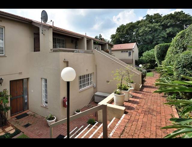 1 BEDROOM TOWNHOUSE FOR SALE IN BEDFORD PARK